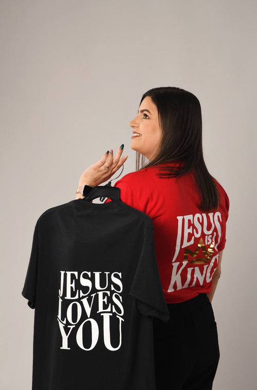 Camisa "Jesus is King"